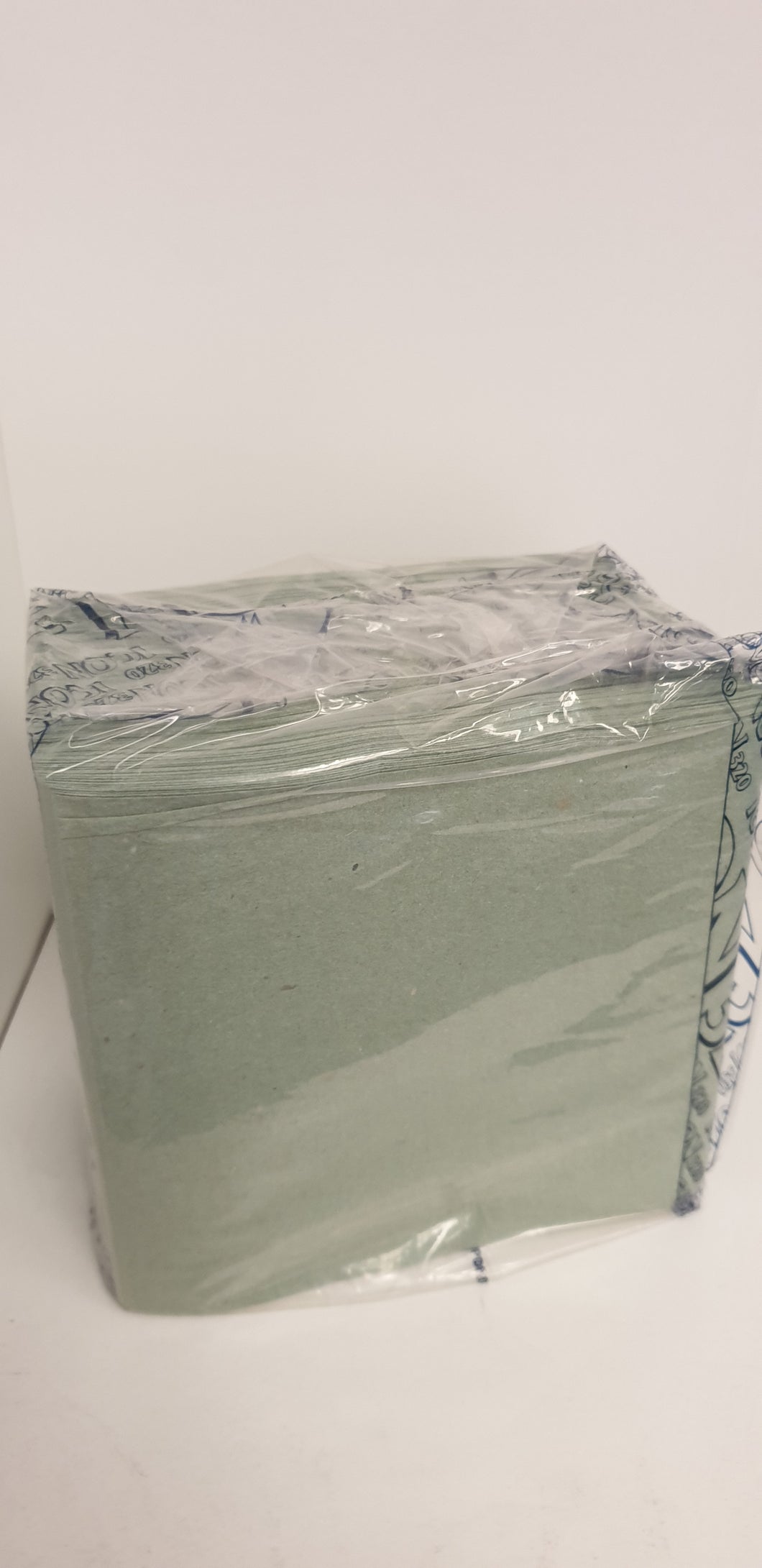 Hand towels - napkins green  30 cm box of 1000 pcs 2 ply CLEARANCE PRICE